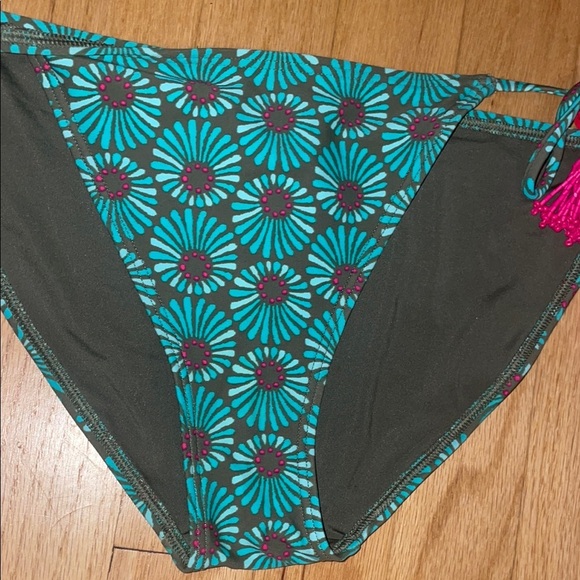 Aerie Vibrant Teal Bikini with Pink Accents - Picture 7 of 8
